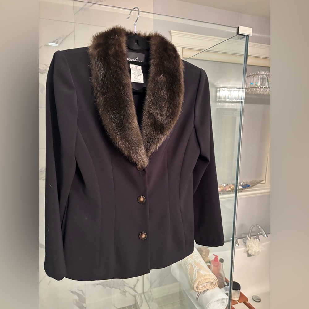 Positive attitude size 8P suiting jacket with a faux fur Colar Italian mobwife